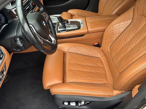 Used 2021 BMW 745e xDrive w/ Luxury Rear Seating Package AWD/4WD image 29