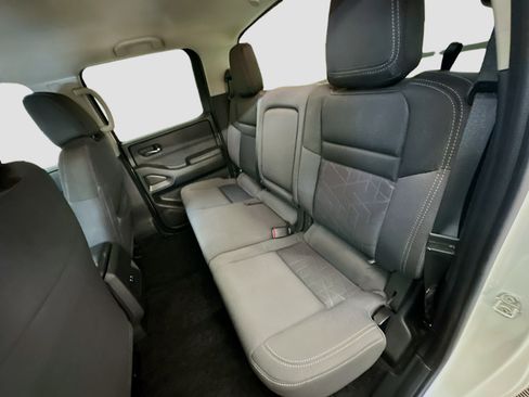 Used 2025 Nissan Frontier SV AWD/4WD image 28