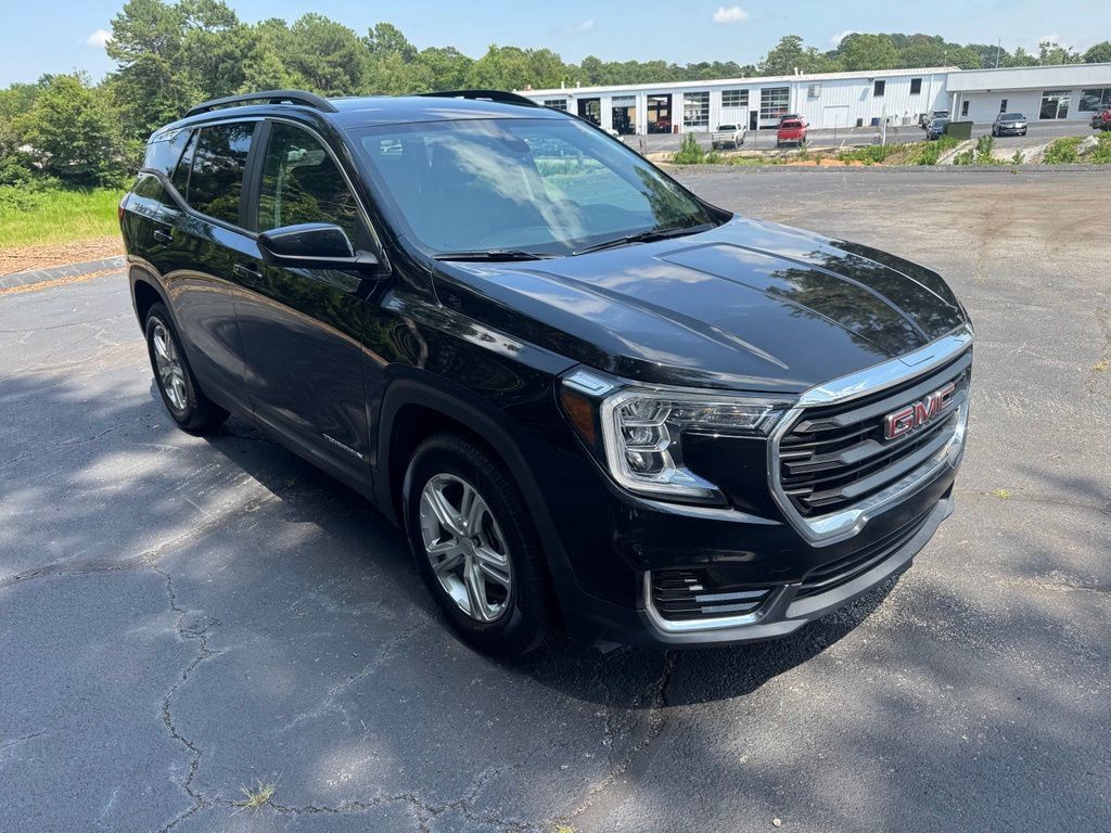 Certified 2022 GMC Terrain SLE w/ Driver Convenience Package FWD image 9