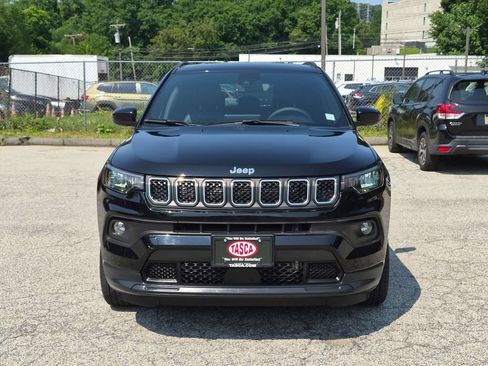 Used 2024 Jeep Compass Latitude w/ Convenience Group AWD/4WD image 11
