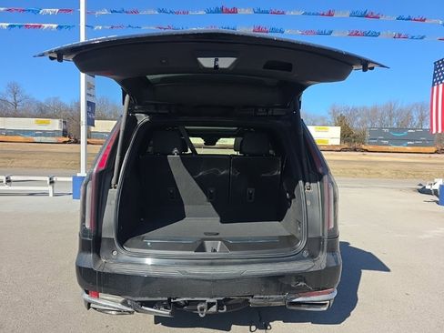 Used 2023 Cadillac Escalade Premium Luxury image 8