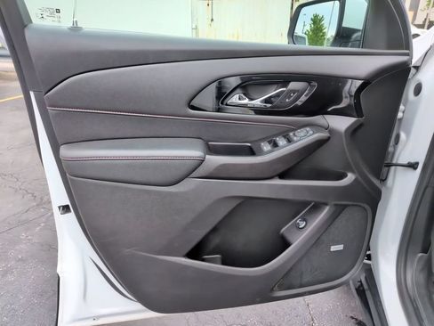 Used 2023 Chevrolet Traverse RS AWD/4WD image 18