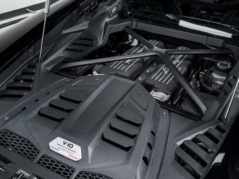 Used 2020 Lamborghini Huracan EVO RWD image 52