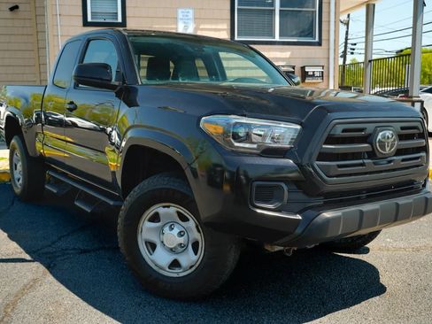 Used 2019 Toyota Tacoma SR w/ SR Convenience Package AWD/4WD image 3