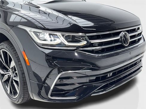 Used 2023 Volkswagen Tiguan SEL R-Line image 3