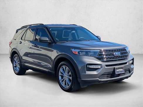 Used 2021 Ford Explorer XLT w/ Equipment Group 202A AWD/4WD image 3