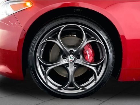 Used 2018 Alfa Romeo Giulia Ti Sport w/ Quick Order Package 22S Sport AWD/4WD image 11