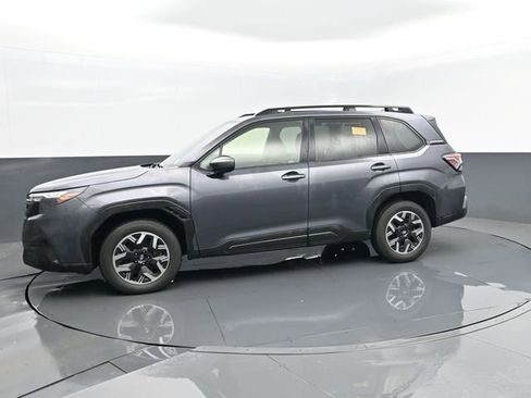 Used 2025 Subaru Forester Premium image 5