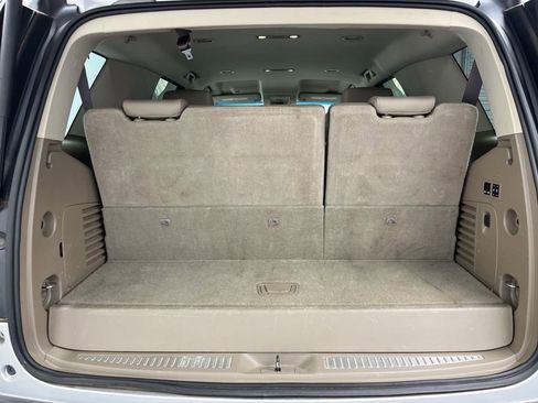 Used 2017 GMC Yukon SLT w/ Premium Edition image 25