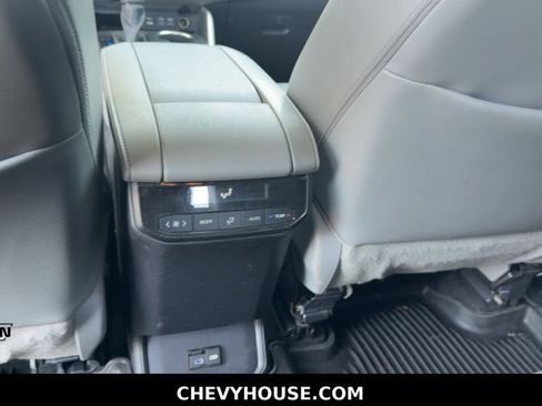 Used 2022 Toyota Highlander XLE FWD image 94