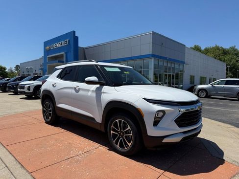 New 2026 Chevrolet TrailBlazer LT FWD image 1