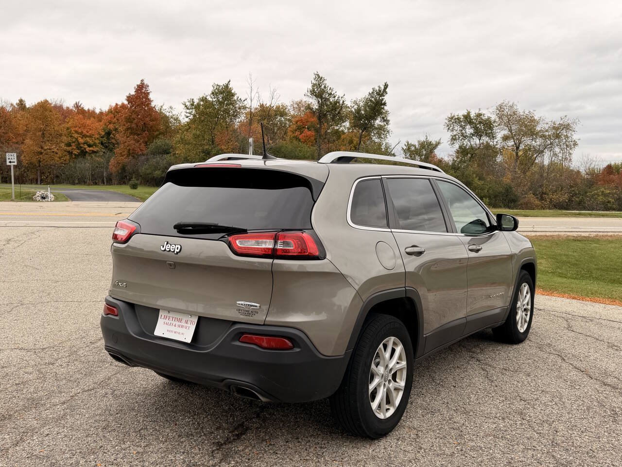 Used 2016 Jeep Cherokee Latitude w/ Comfort/Convenience Group AWD/4WD image 5