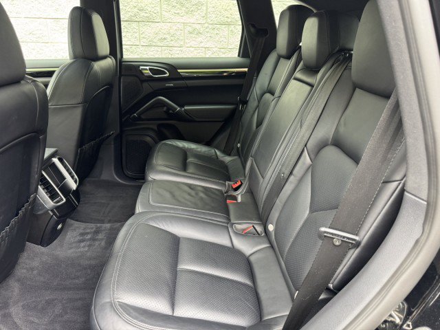 Used 2016 Porsche Cayenne w/ Premium Package AWD/4WD image 18