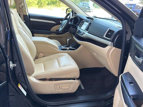 Used 2017 Toyota Highlander XLE FWD image 14
