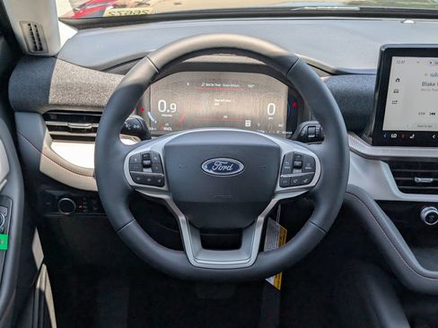 New 2026 Ford Explorer Active RWD image 10