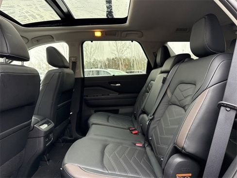 Used 2023 Nissan Pathfinder Platinum w/ Lighting Package (N93) image 14