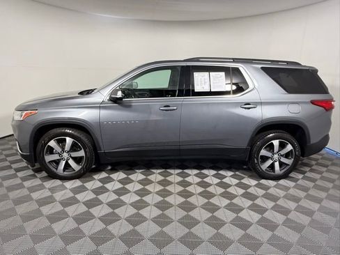 Used 2020 Chevrolet Traverse LT w/ LT Premium Package image 3