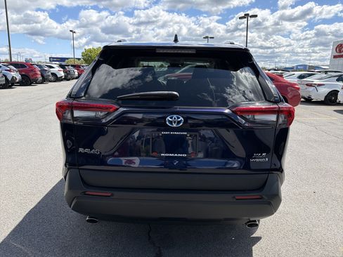 Certified 2020 Toyota RAV4 XLE w/ XLE Grade Weather Package AWD/4WD image 6