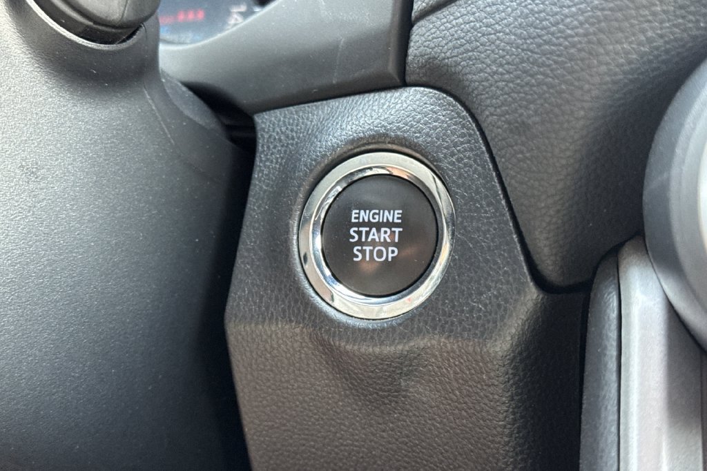 Used 2025 Toyota RAV4 XLE AWD/4WD image 28