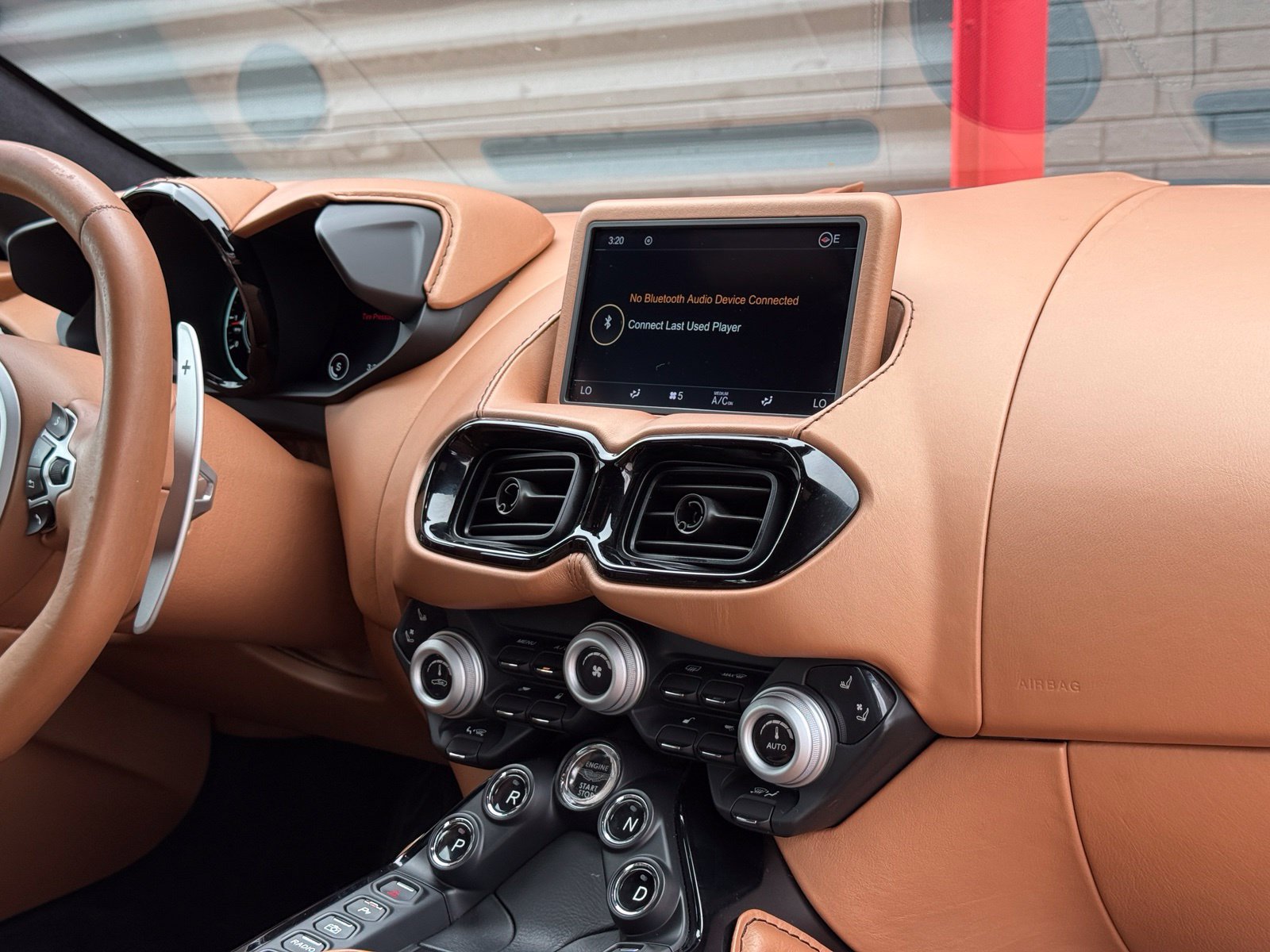 Used 2020 Aston Martin V8 Vantage Coupe RWD image 30
