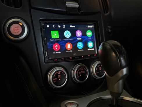 Used 2017 Nissan 370Z w/ Sport Package image 18