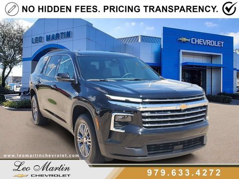 Used 2026 Chevrolet Traverse LT w/ Driver Confidence Package FWD image 2