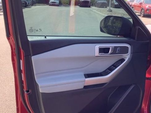 Used 2021 Ford Explorer XLT w/ Equipment Group 202A AWD/4WD image 17
