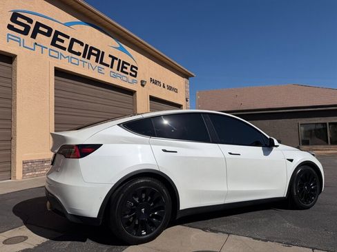 Used 2021 Tesla Model Y Long Range AWD/4WD image 32