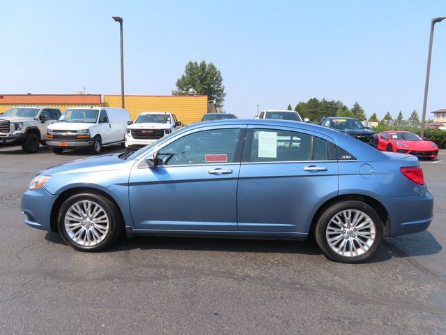 Used 2011 Chrysler 200 Limited FWD image 4
