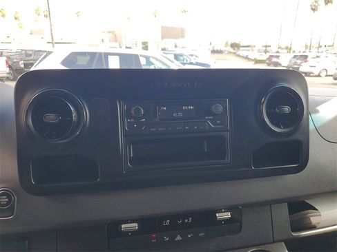 Used 2019 Freightliner Sprinter 3500 image 24