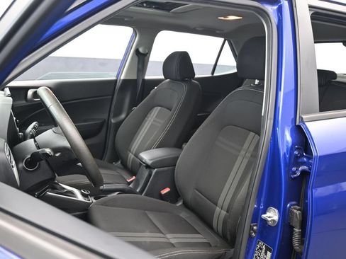 Used 2022 Hyundai Venue SEL FWD image 10