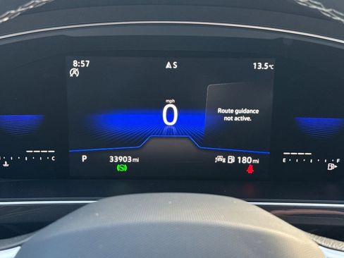 Used 2023 Volkswagen Tiguan SE image 18