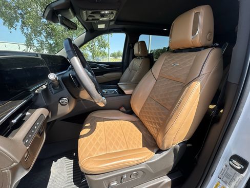 Certified 2023 Cadillac Escalade ESV Premium Luxury AWD/4WD image 11