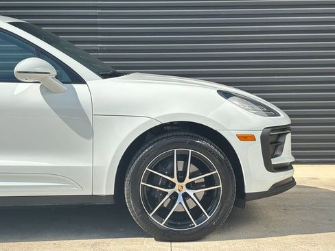 Certified 2025 Porsche Macan image 11