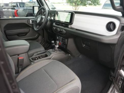 Used 2025 Jeep Wrangler Unlimited Sport AWD/4WD image 17