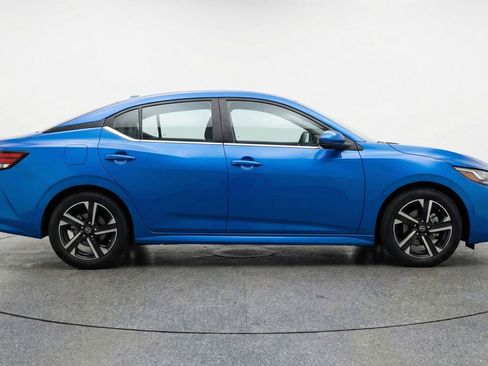 Used 2025 Nissan Sentra SV FWD image 11