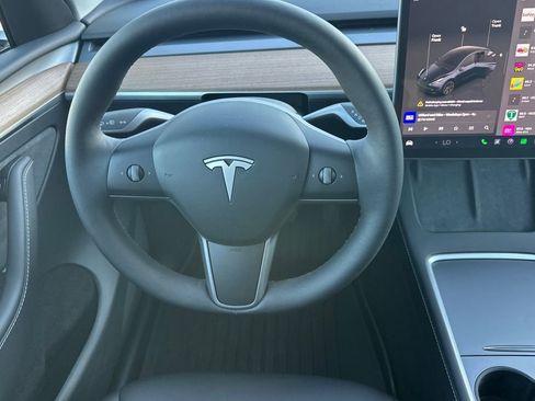 Used 2025 Tesla Model Y Long Range image 13