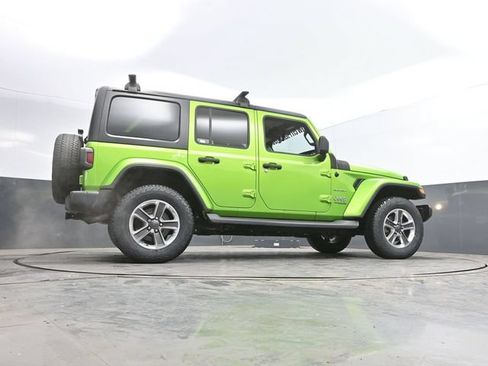 Used 2018 Jeep Wrangler Unlimited Sahara AWD/4WD image 28