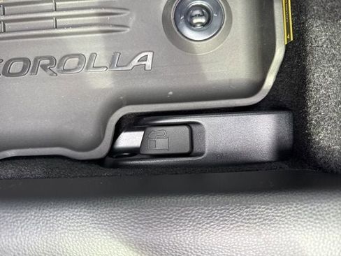 Used 2025 Toyota Corolla SE w/ SE Package image 19