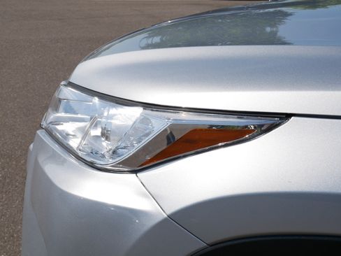 Used 2019 Toyota Highlander XLE AWD/4WD image 16