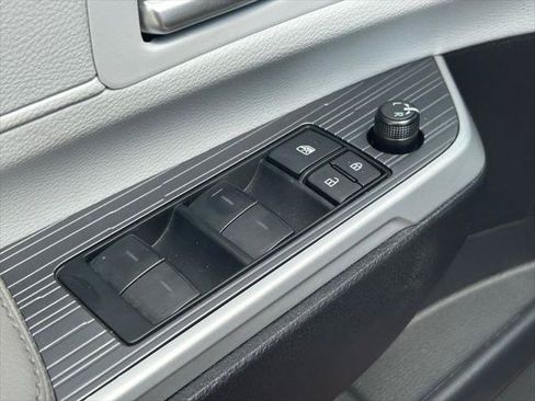 Certified 2026 Toyota Sienna XLE FWD image 25