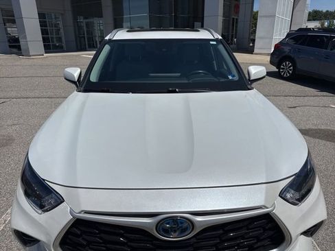 Used 2023 Toyota Highlander XLE AWD/4WD image 21