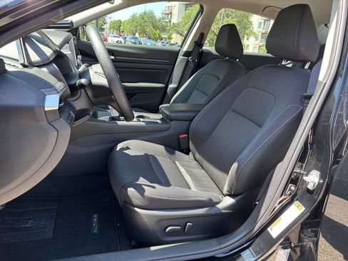Used 2025 Nissan Altima 2.5 SV FWD image 22