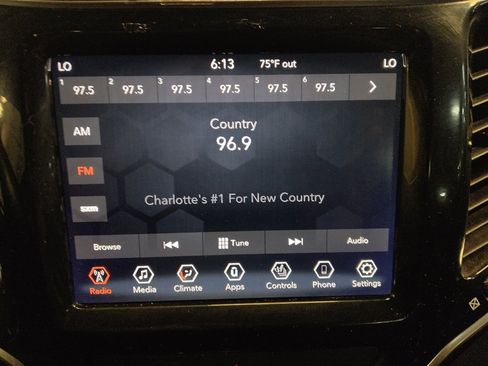 Used 2019 Jeep Cherokee Limited AWD/4WD image 25