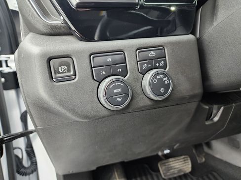 Used 2024 Chevrolet Silverado 2500 LT image 38