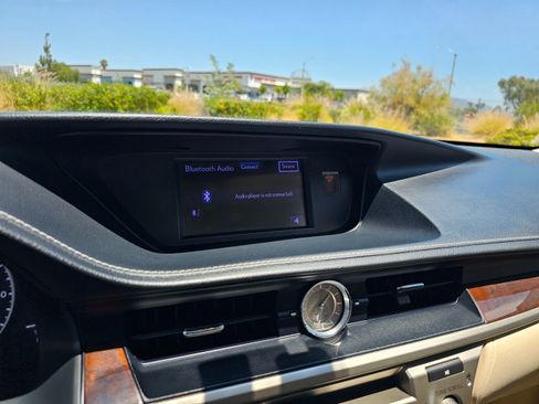 Used 2013 Lexus ES 350 w/ Premium Pkg FWD image 31