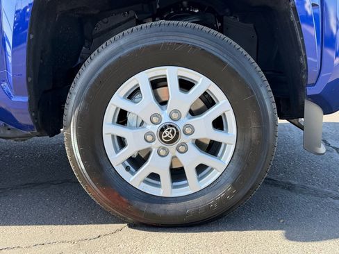 Used 2025 Toyota Tacoma SR5 AWD/4WD image 11