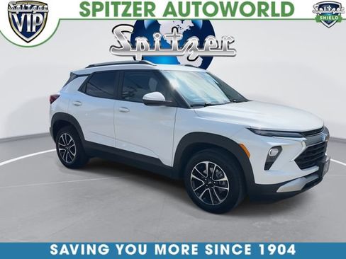 Used 2025 Chevrolet TrailBlazer LT w/ Driver Confidence Package image 2