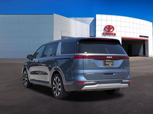 Used 2024 Kia Carnival EX FWD image 12