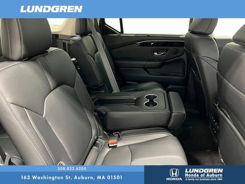 New 2025 Honda Pilot EX-L image 9